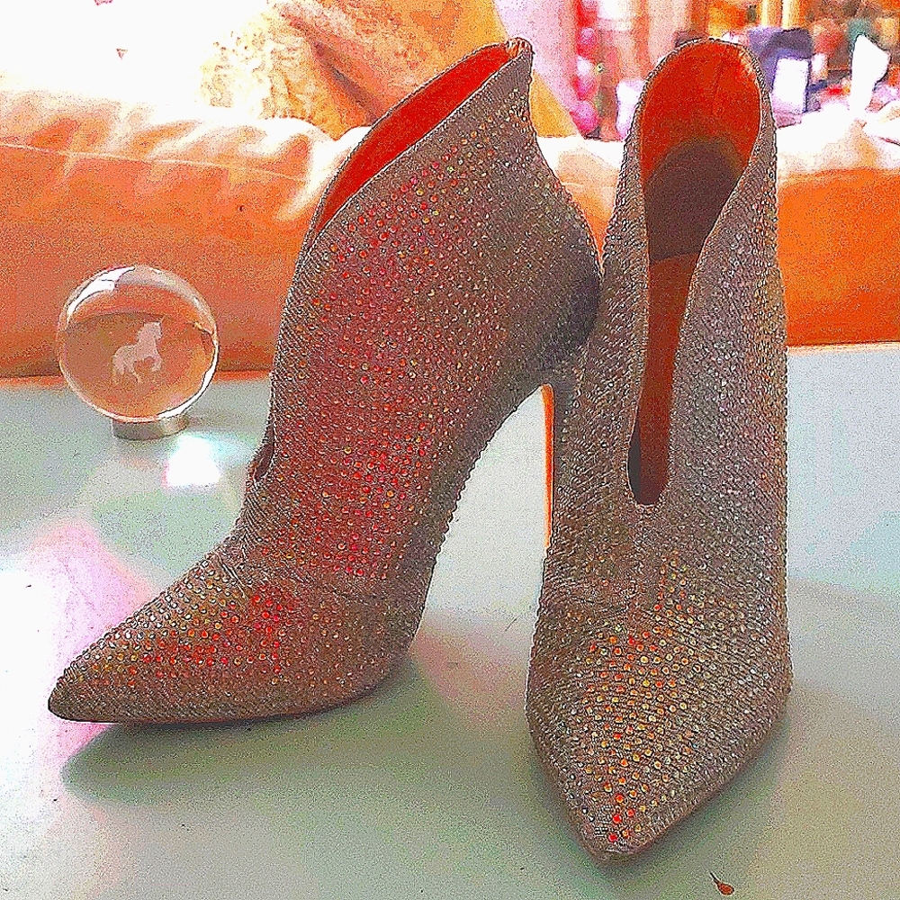 LILIANA Alien Queen stiletto heeled boots size 7.5 (runs Big)